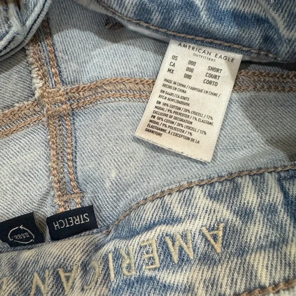 American Eagle High Rise “Mom Jeans” 000 XXS Straight Leg Light Wash - Picture 5 of 5